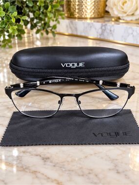 Vogue VO3987B Black Designer Eyeglasses Frames 52-16 w/ Case & Cloth